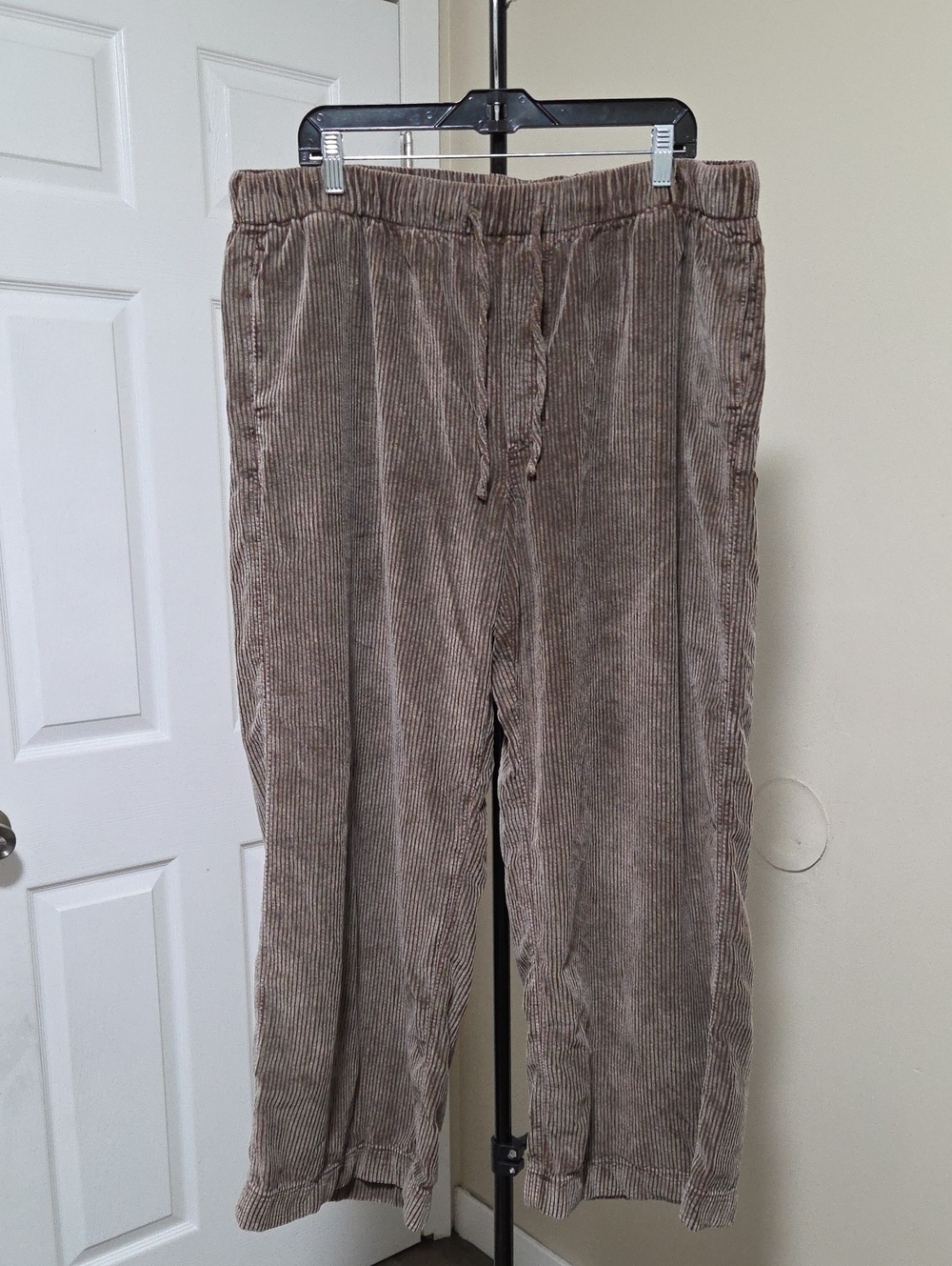 American Eagle Outfitters Brown Corduroy Drawstring Pants